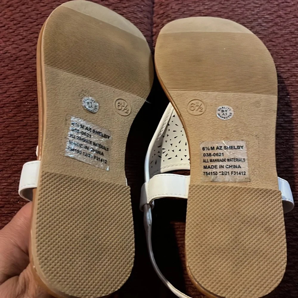 Arizona White Sandals Size 6 1/2 - Picture 6 of 6